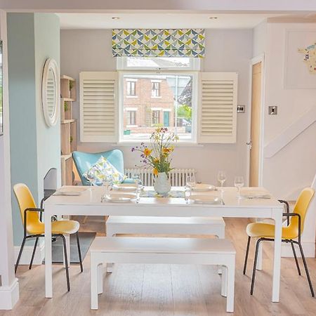 Modern 3-Bed House On Tarporley High Street Vila Exterior foto