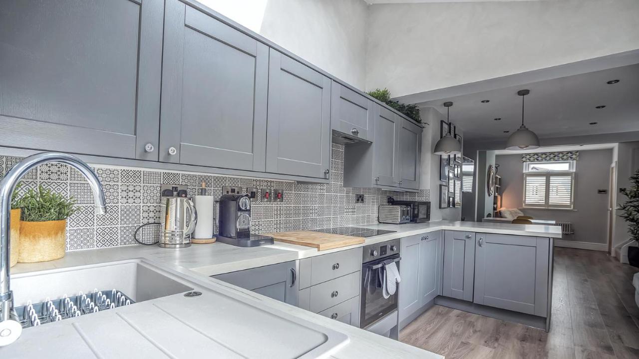 Modern 3-Bed House On Tarporley High Street Vila Exterior foto