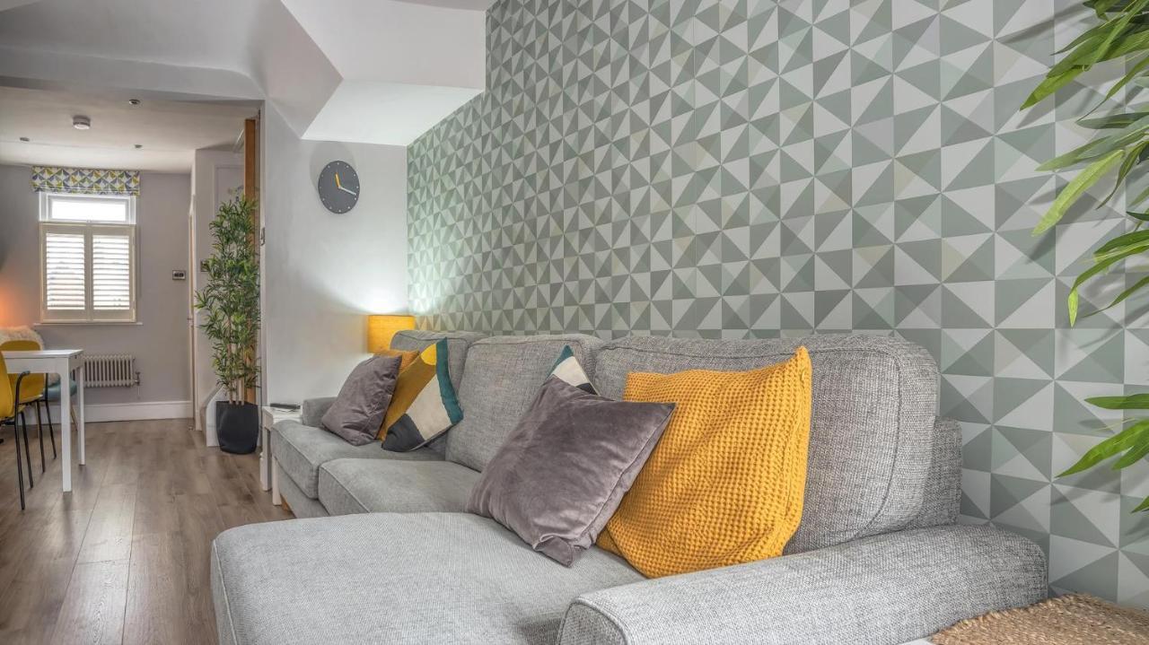 Modern 3-Bed House On Tarporley High Street Vila Exterior foto