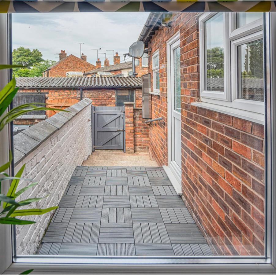 Modern 3-Bed House On Tarporley High Street Vila Exterior foto